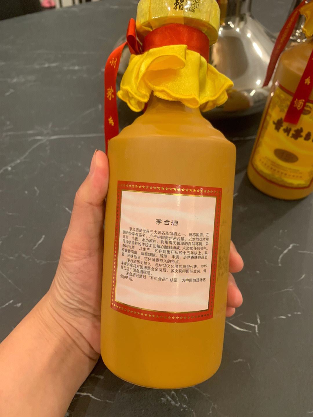 雪花啤酒500块(雪花啤酒新品500元一瓶，网友戏称“茅啤”，总经理：与茅台同桌也不违和)