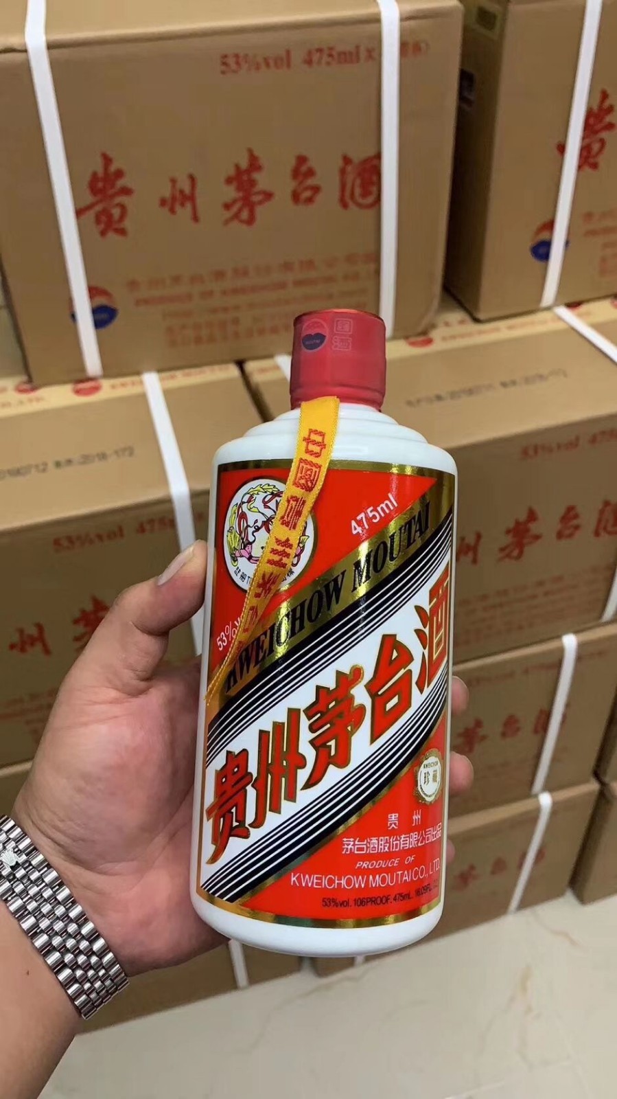 麦芽啤酒雪花(啤酒得了“茅台的病”，雪花醴盒卖500一瓶，高端啤酒是智商税吗)